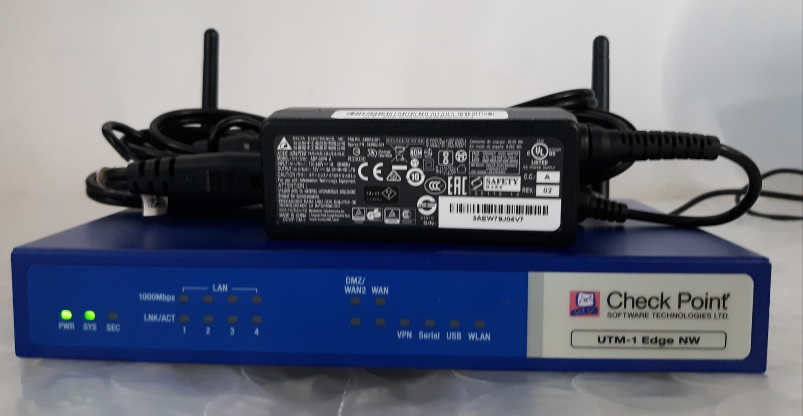 Check Point SBXN-200-3 932AAD00JV UTM-1 Edge NW Security Appliance w/ AC + ANT