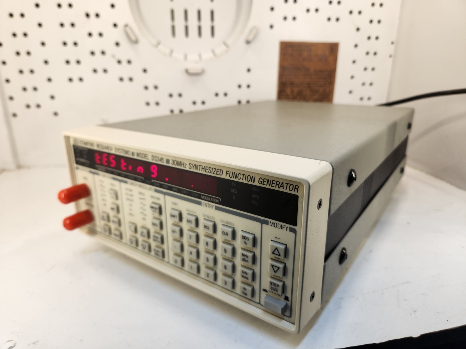 Stanford Research Systems (SRS) DS345 30 MHz Synthesized Function Generator