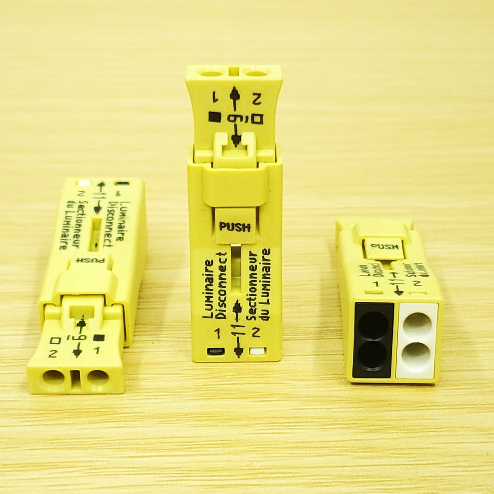(25) WAGO Lumi-Nuts 873-902 2 Pole Luminaire Disconnect Connector New 25 Count