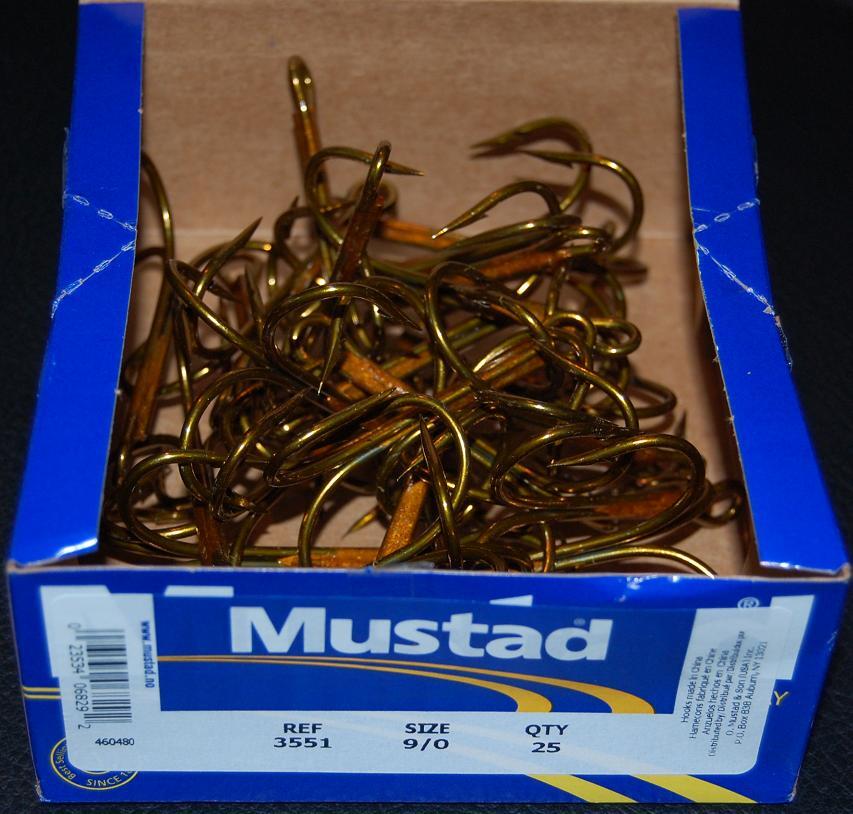 25 Pack Mustad 3551 Size 9/0 Bronze Ringed Style Treble Hooks Muskie Pike Musky