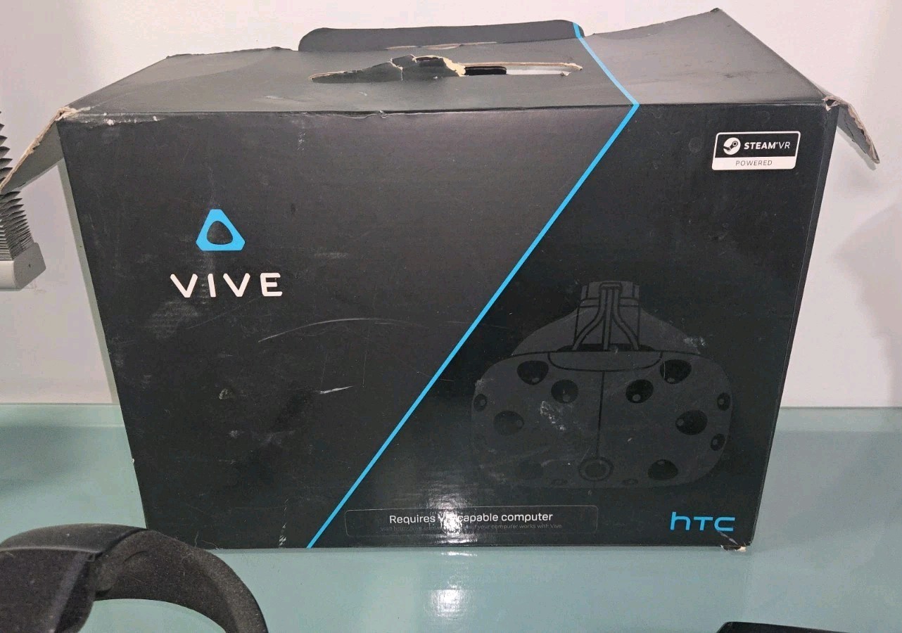 HTC Vive VR Headset w/ Link Box And Cables & Original Box Tested & Working