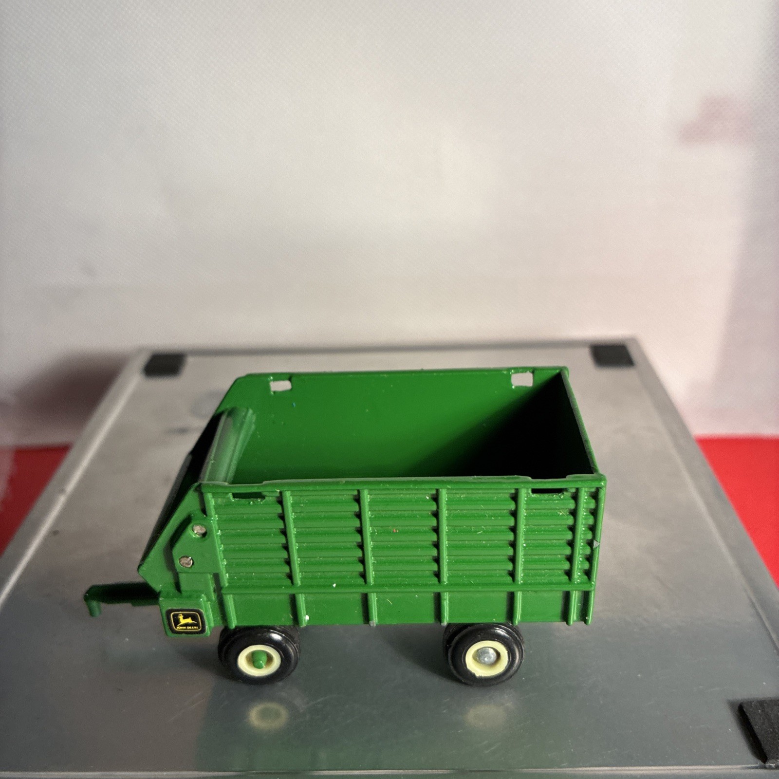 Ertl 1:64 John Deere Forage Wagon Made Korea