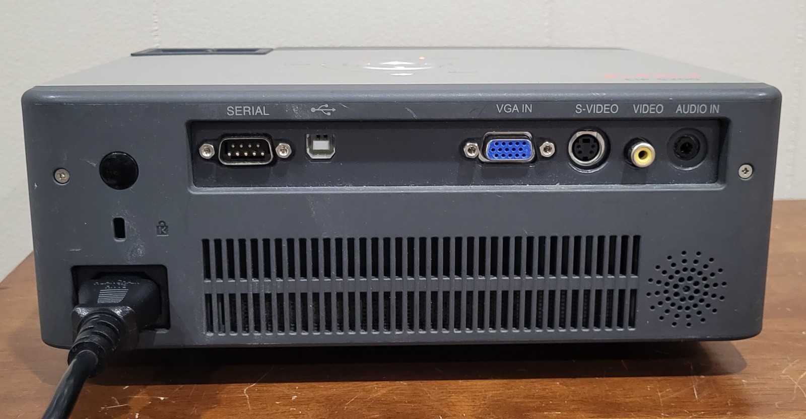Eiki EIP-S200 DLP Projector Business Presentation 200W Texas Instruments TESTED