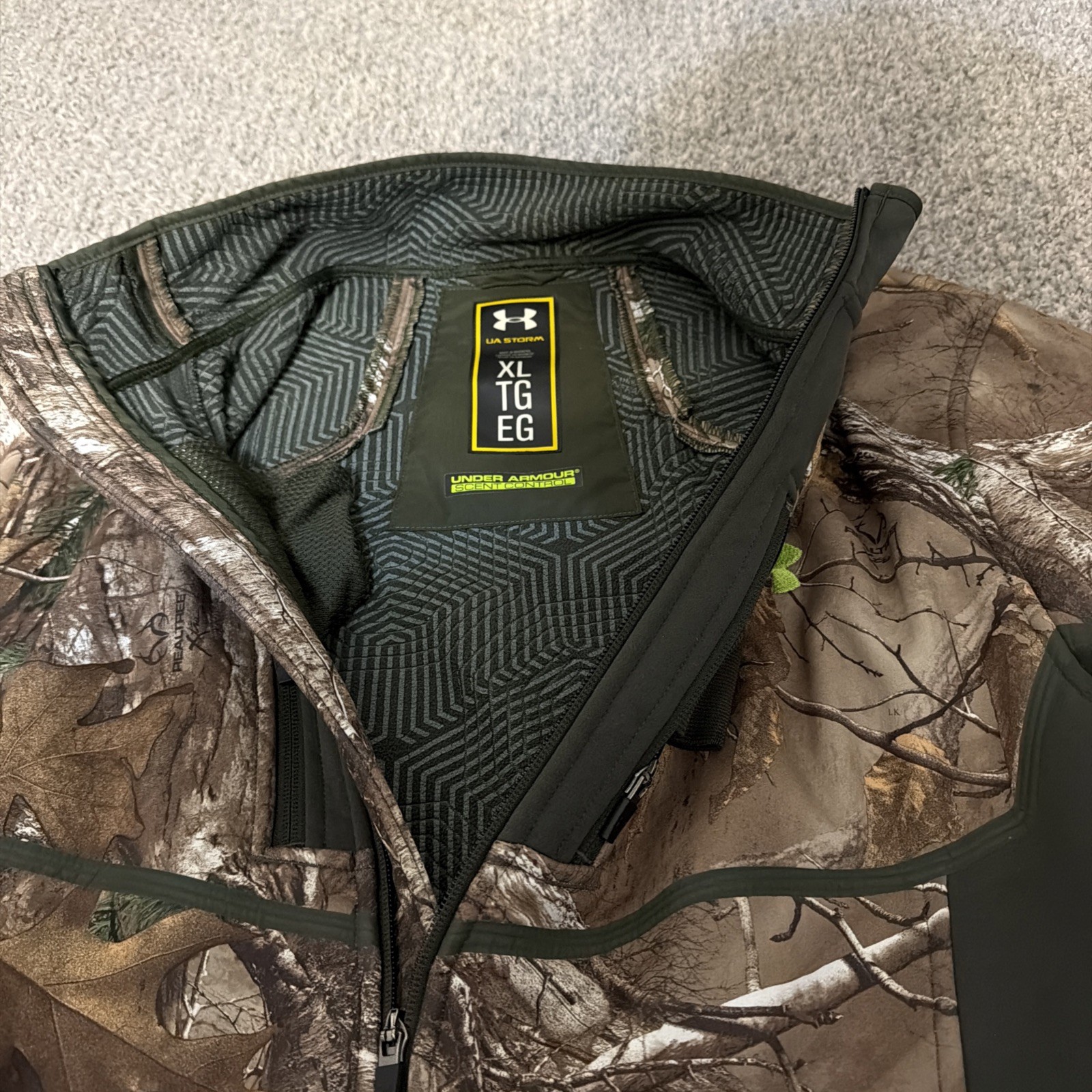 Under Armour UA Storm Camo Jacket Size xL