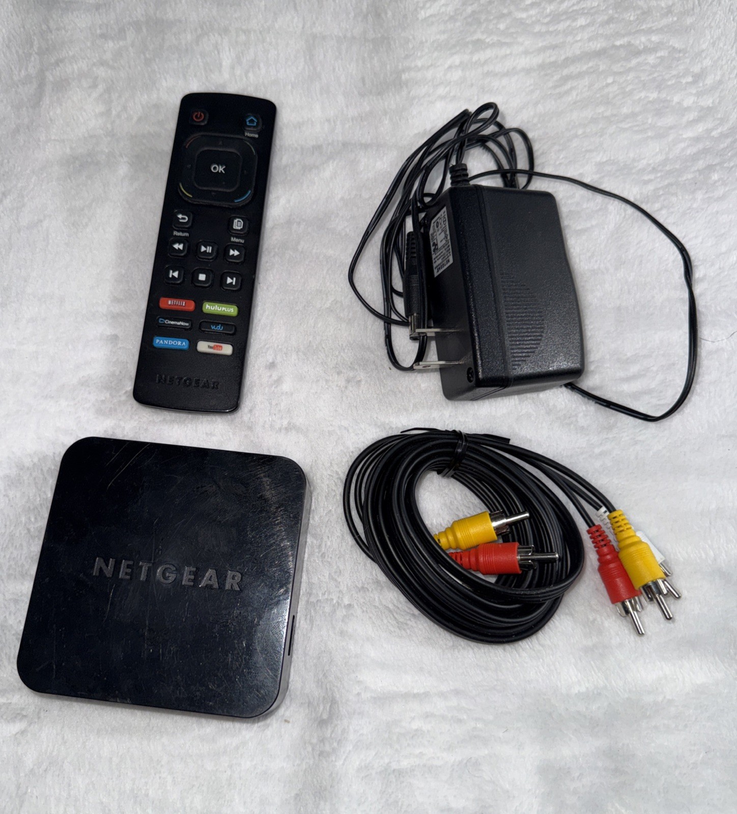 Netgear Model NTV300 Neo TV Streaming Player w/ Remote & AC Adapter