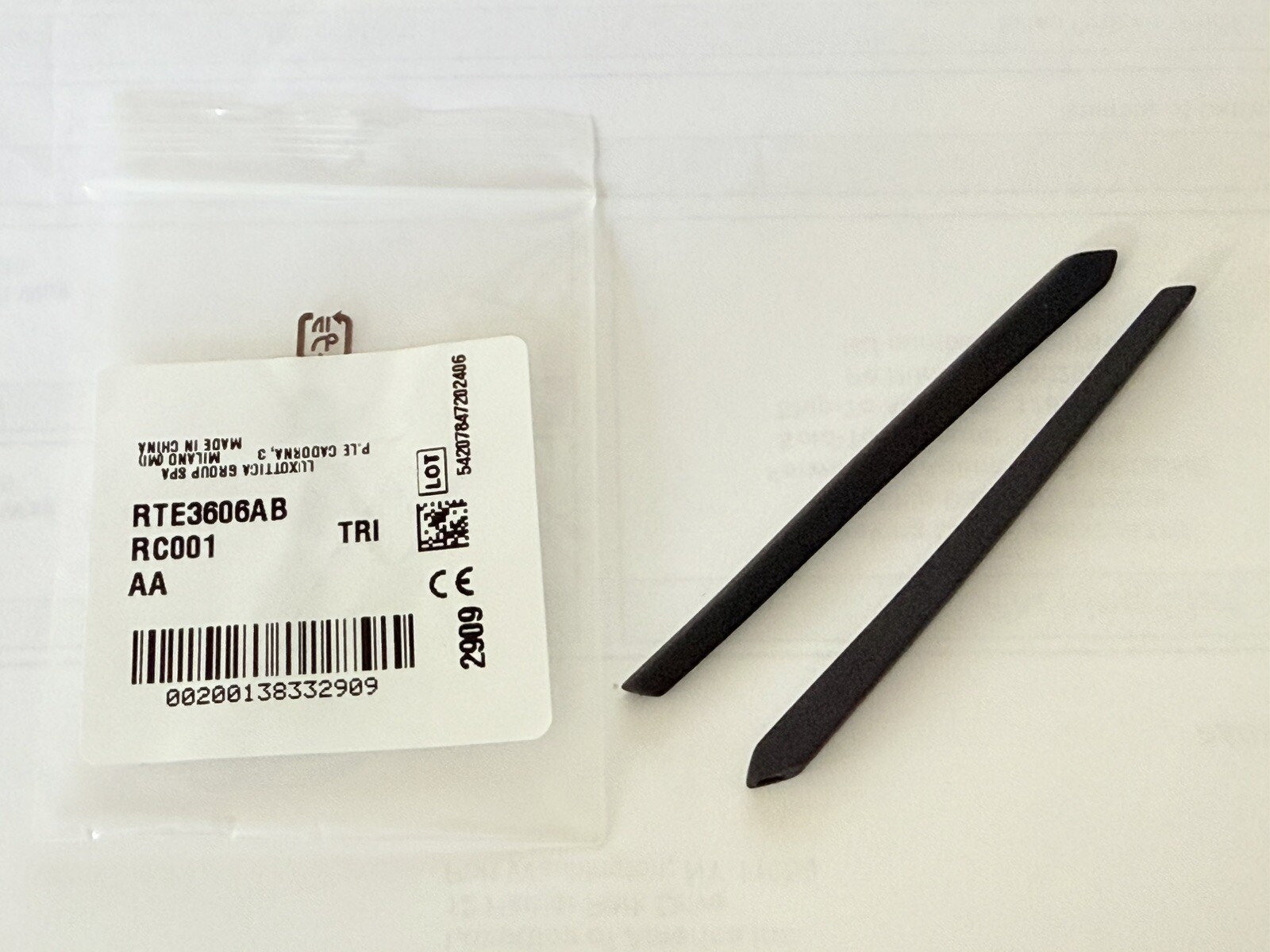 NEW AUTHENTIC OAKLEY SOCKET 5.0 , 5.5 REPLACEMENT EAR SOCKS OX3217 OX3318 RUBBER