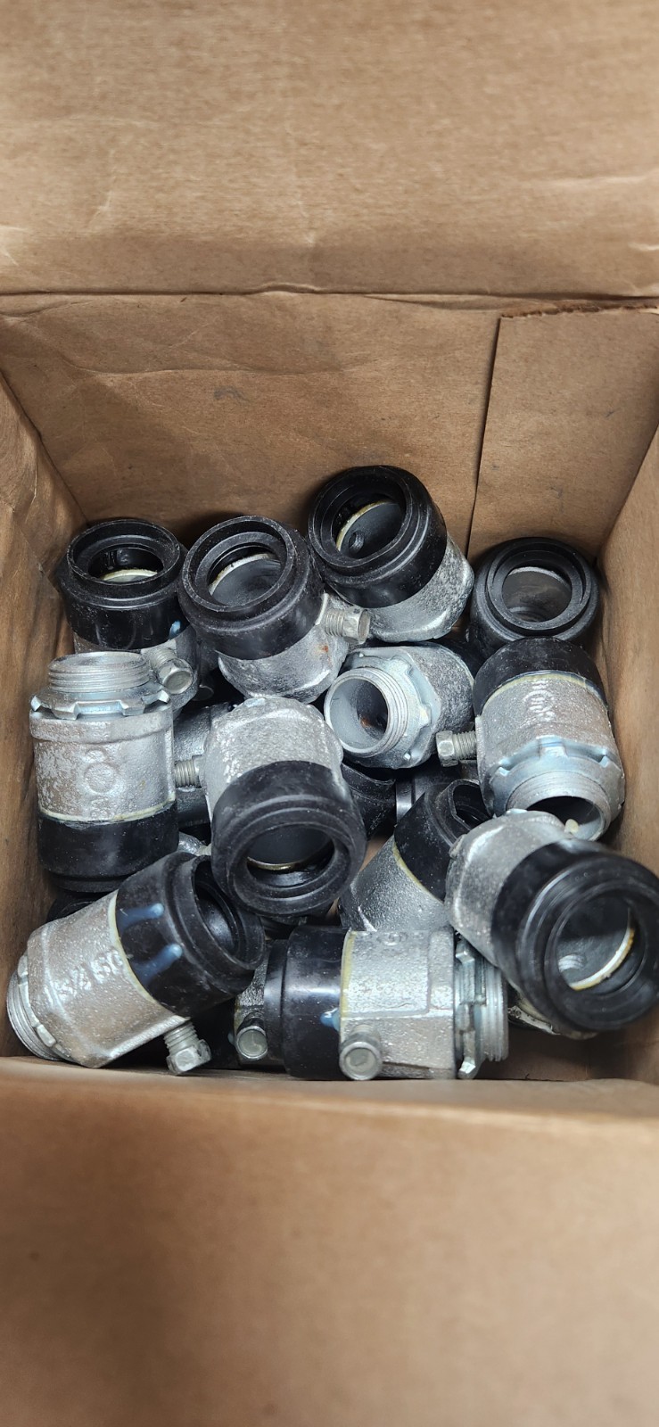 BOX OF 20 CROUSE HINDS SSR2, 3/4" Rainboot Rigid/IMC Connectors, Concrete Tight