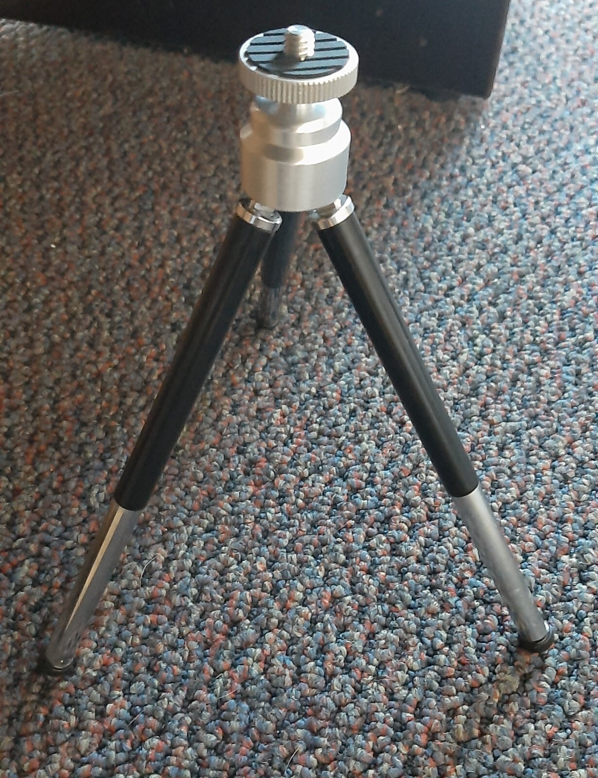 Aluminum Mini Adjustable Tripod 1/4-20 mount
