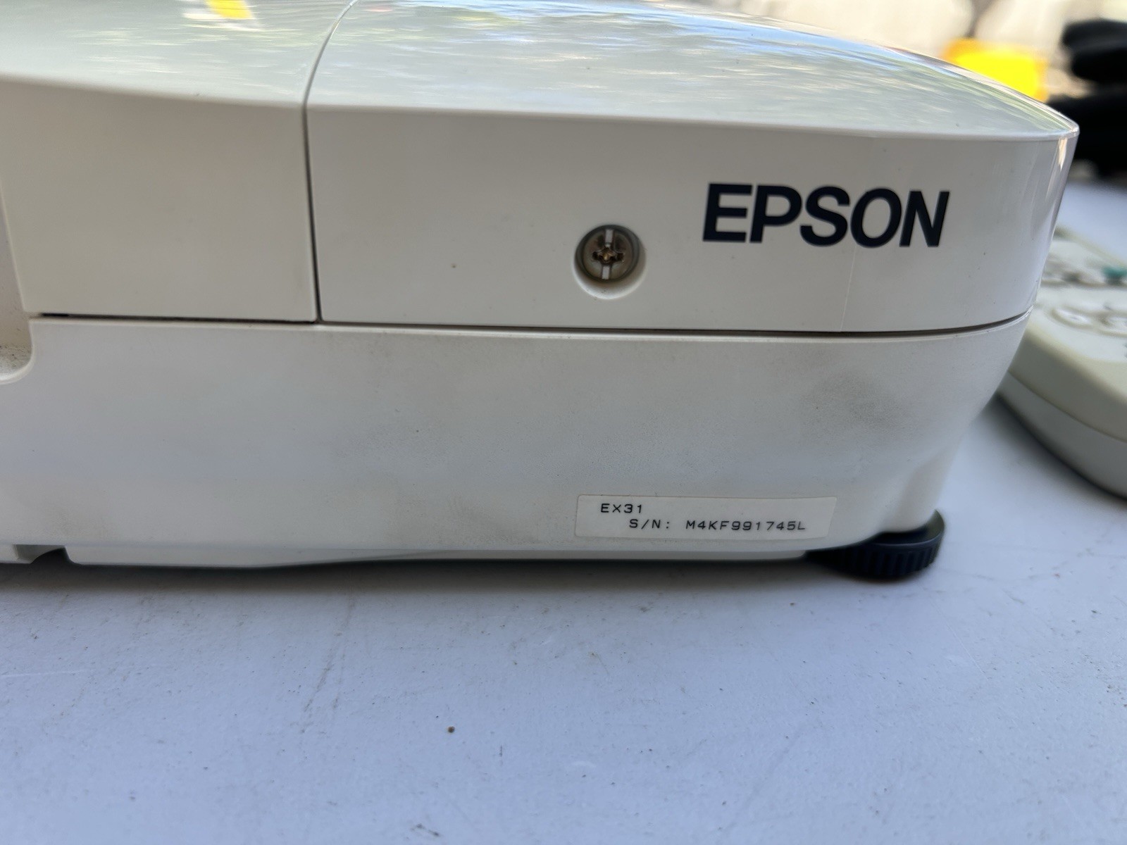 Epson lcd projector EX 31 Model: H309A Works Case includes
