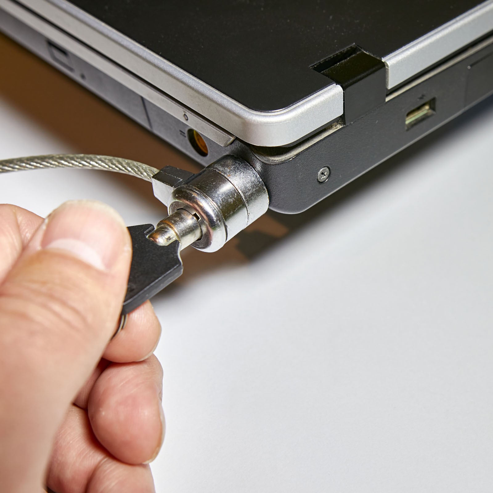 Laptop Cable Lock 5 Ft Security Cable Hardware Lock with Keys for Computer