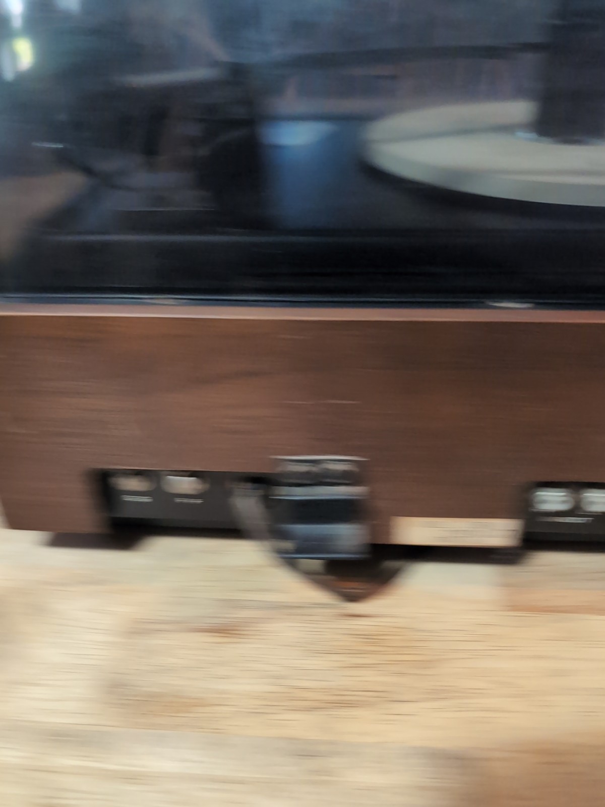 Vintage Zenith C585W: Radio & Solid State/Powers On Turntable Doesnt Work