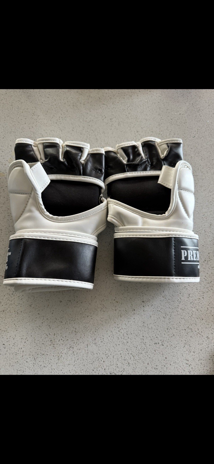 Mma Gloves Size Medium Men Ajustable NEW