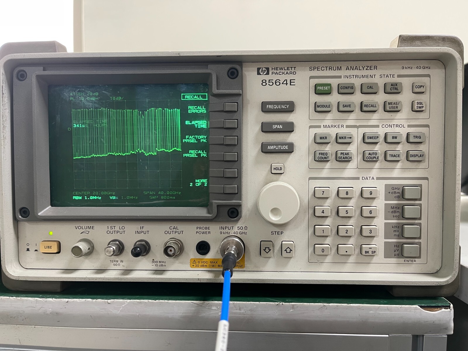 HP Agilent 8564E 9KHz - 40GHz Spectrum Analyzer w/ 85620A module_0976