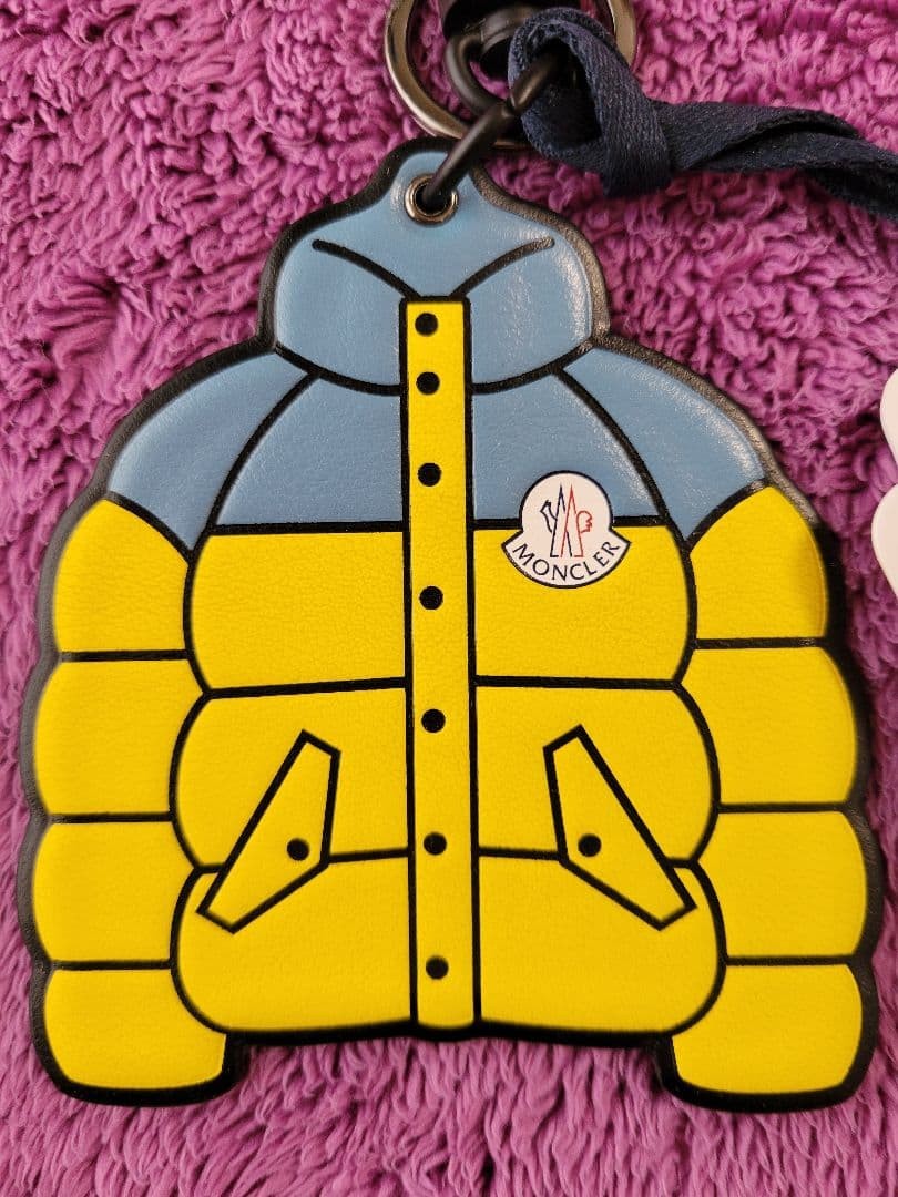 ️MONCLER Down jacket type keychain