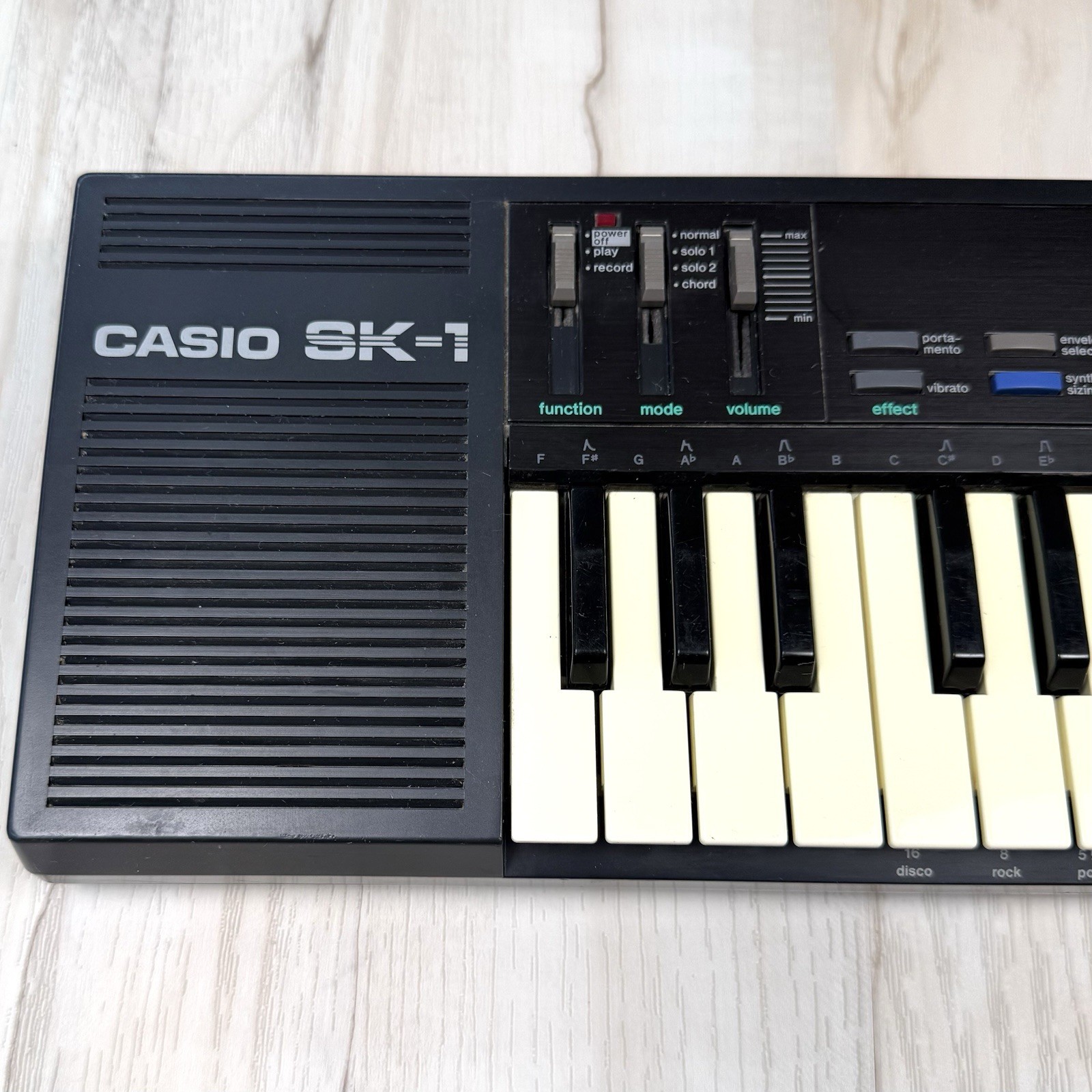 VTG CASIO SK-1 Portable 32-Key Lo-Fi Electronic Sampling KEYBOARD Tested WORKS