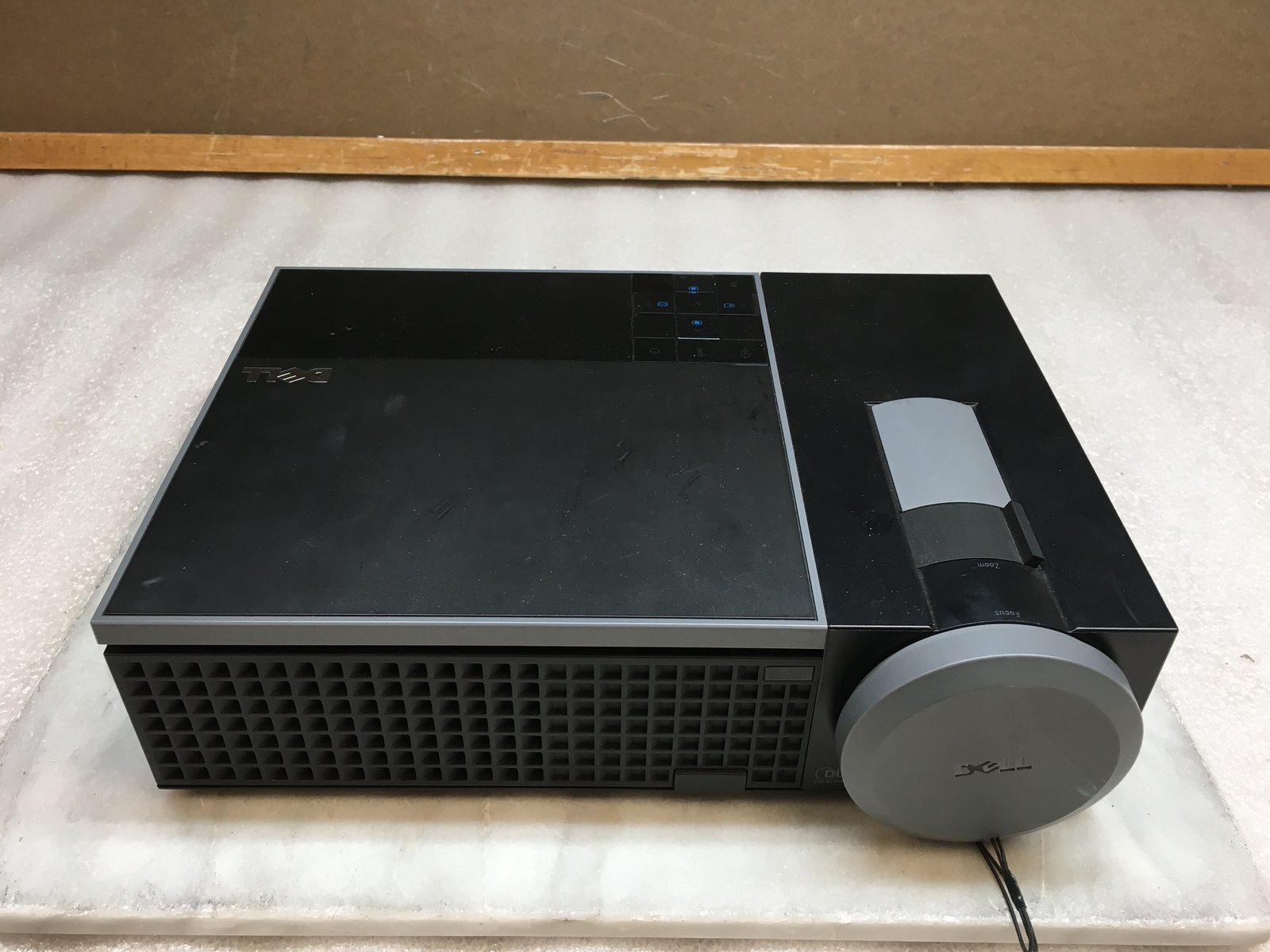 Dell 1209S Multimedia DLP Projector 2500 ANSI Lumens 1H5T6 with 113 lamp hours