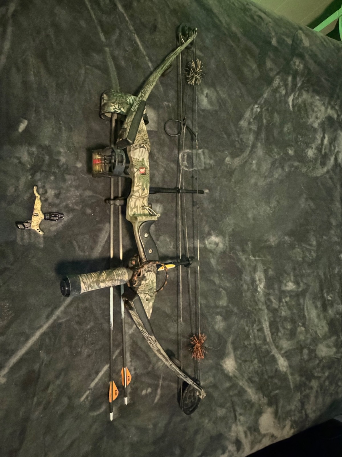 PSE Nova Compound Bow RH Right-Handed 65# Draw Weight