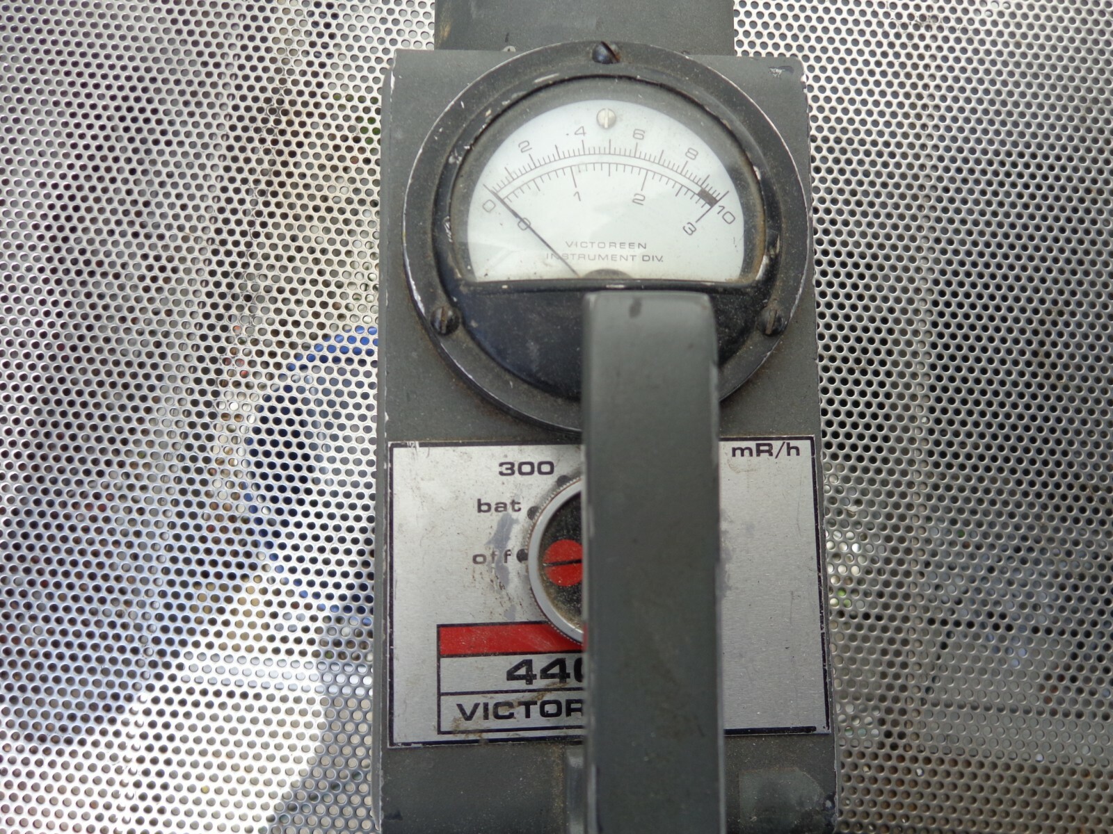 VICTOREEN 440 RADIATION CONTAMINATION SURVEY METER UNTESTED AS-IS