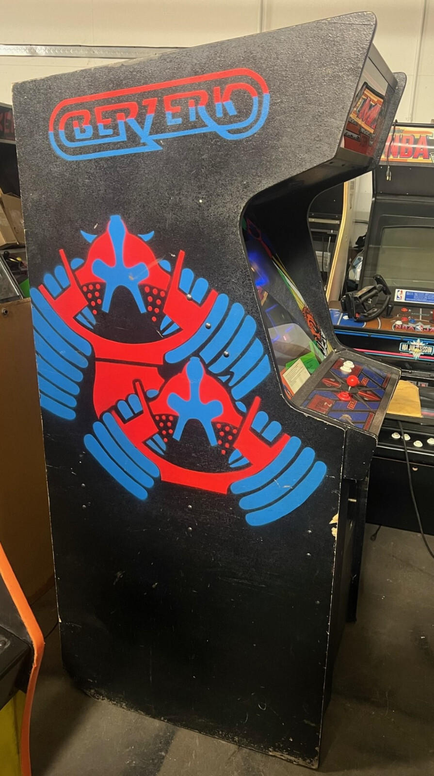 BERZERK ARCADE MACHINE by STERN 1980 (Excellent Condition) *RARE*