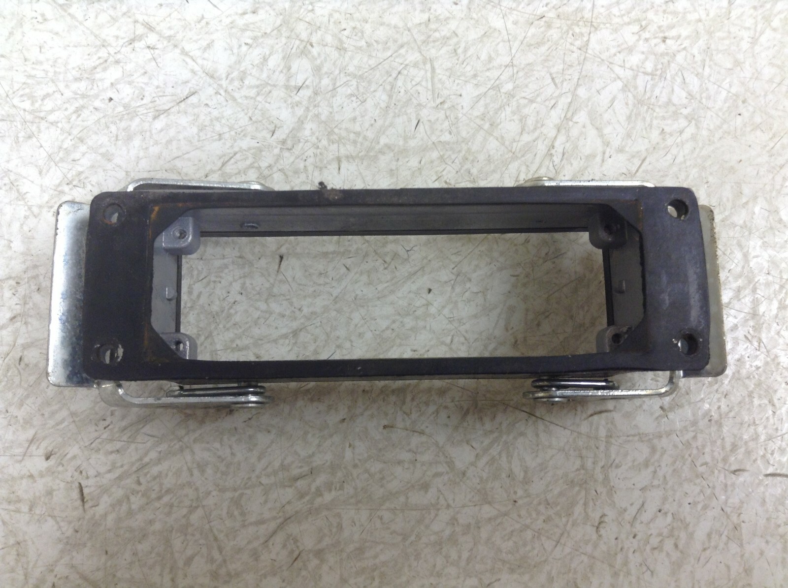 Phoenix Contact 1687312 Cable Feed Panel Mount Base Housing (TSC)