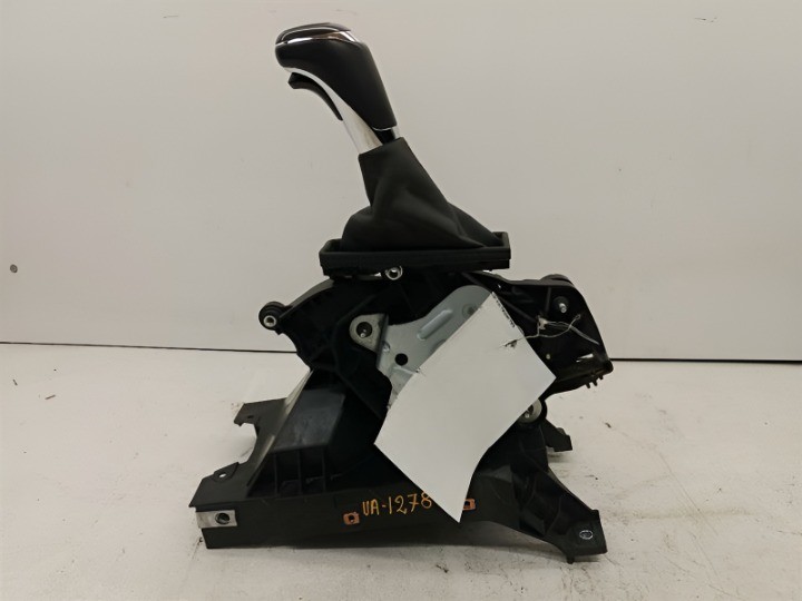 2019-2026 Chevy Equinox Automatic Floor Shifter Assembly OEM