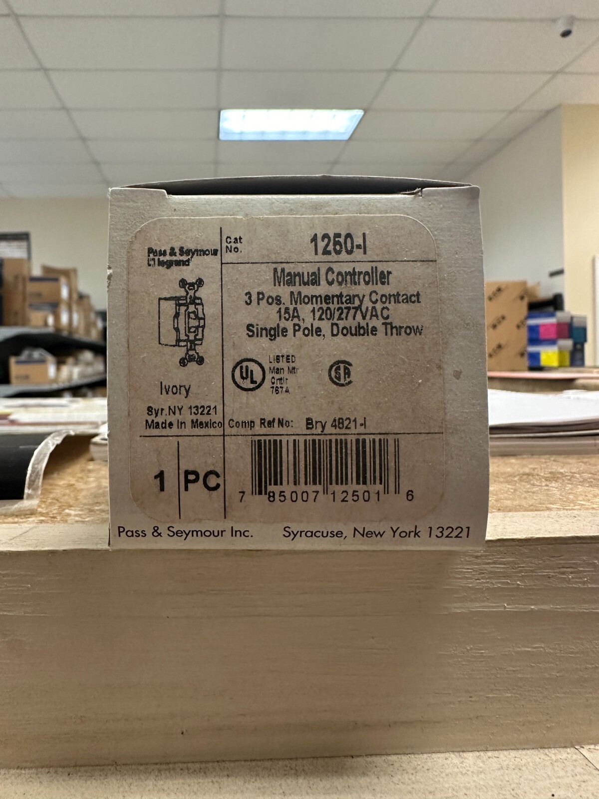 NEW IN BOX Pass & Seymour Legrand 1250-L Locking Manual Controller Single Pole