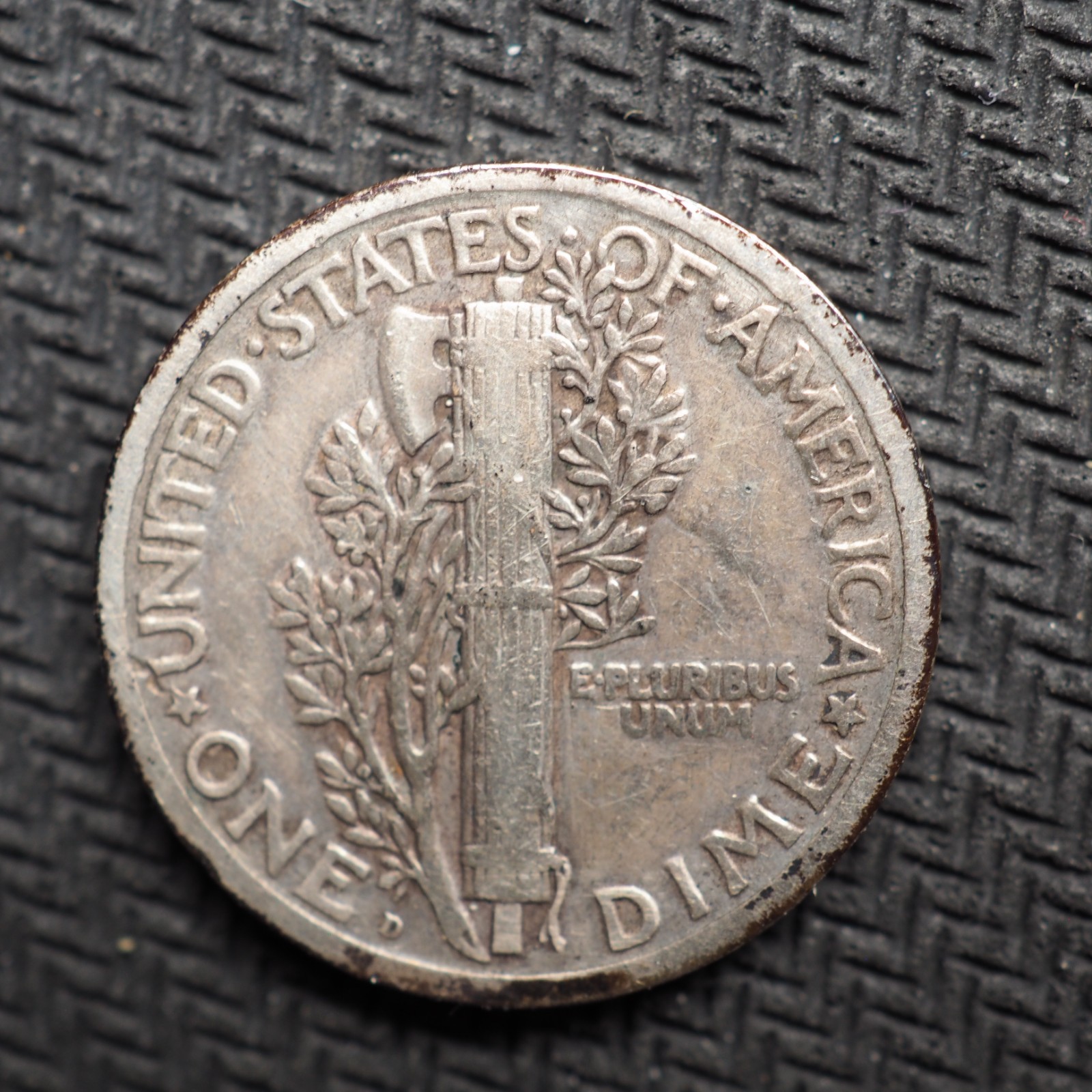1924 **D**MERCURY HEAD SILVER DIME - FREE SHIPPING! C2525
