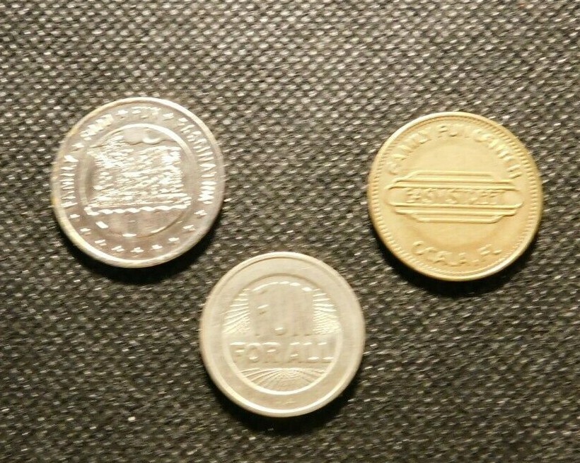 Three Fun Centers Tokens- Very Nice- e196uxx