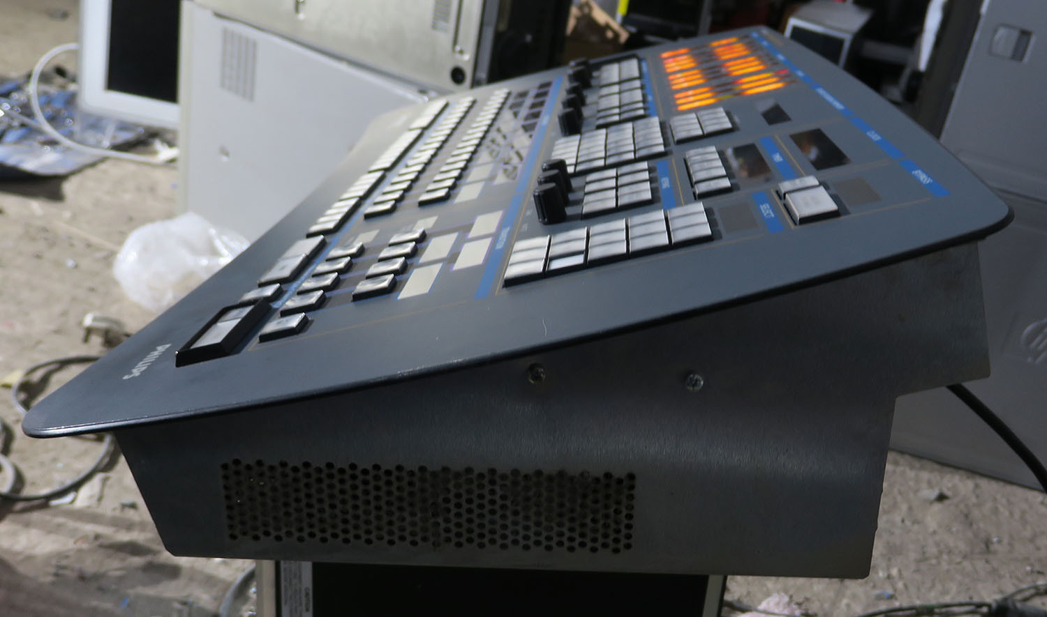 Philips saturn grass valley master control switcher mcc3500 model