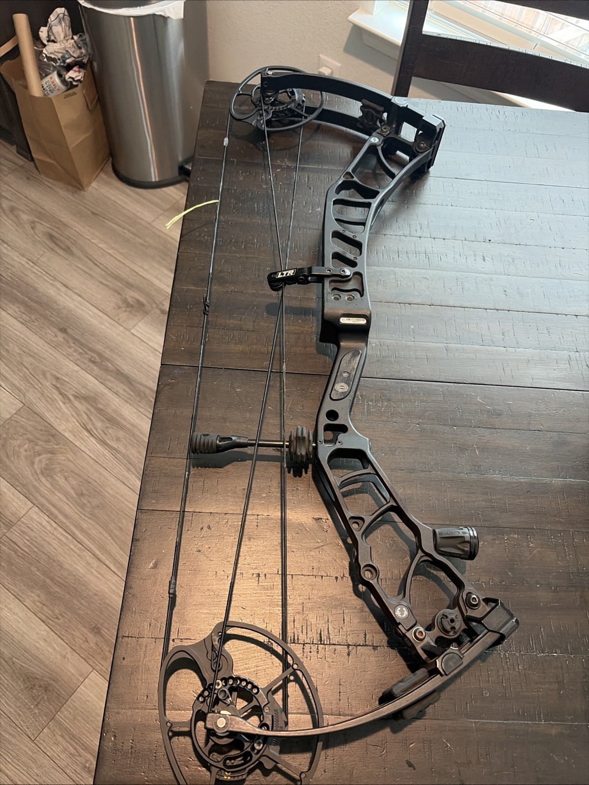 Elite Omnia Rh 70 Lb Compound Bow Black, New Winners Choice Strings.