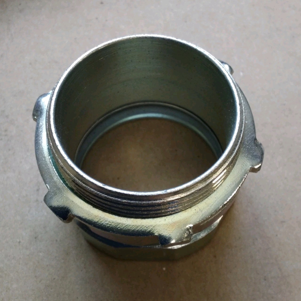 AMFI CO. EMT/Rigid Compression Conduit Connector 1.5"
