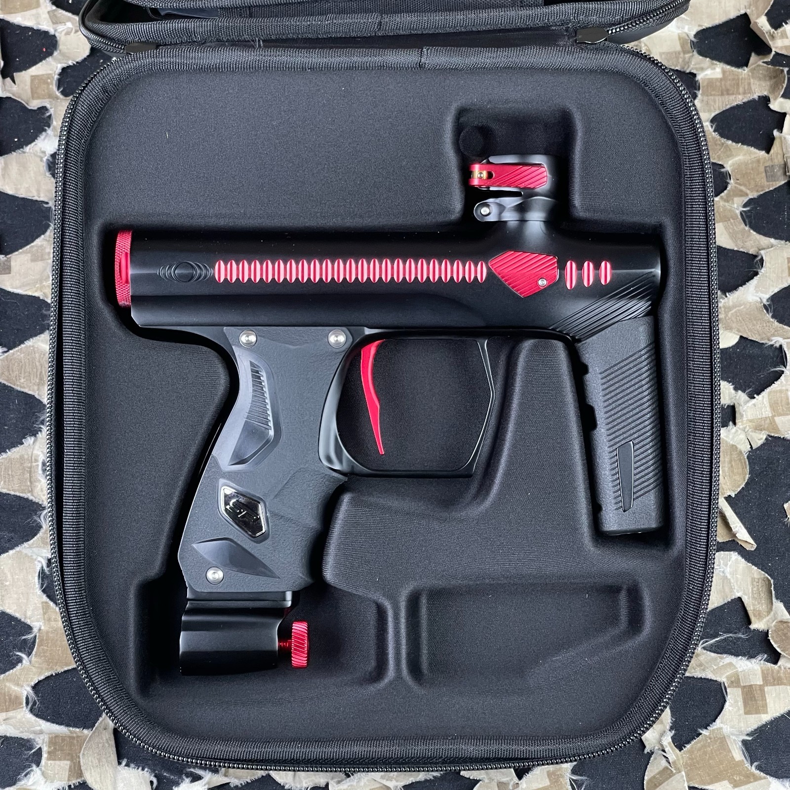 NEW Method DLX Shocker Era Paintball Gun - Black/Red