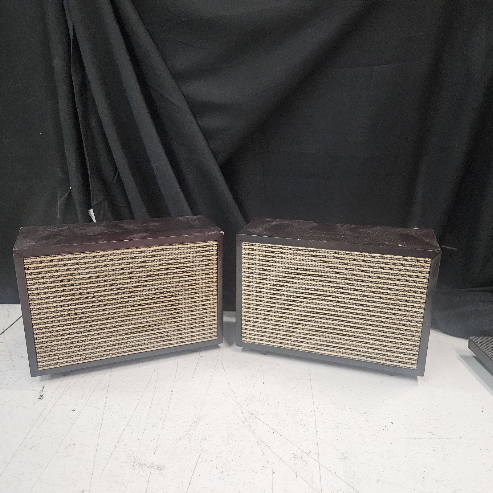 Pair of Vtg Lafayette Bookshelf Speakers 99-4550 1.5W 8 Ohm
