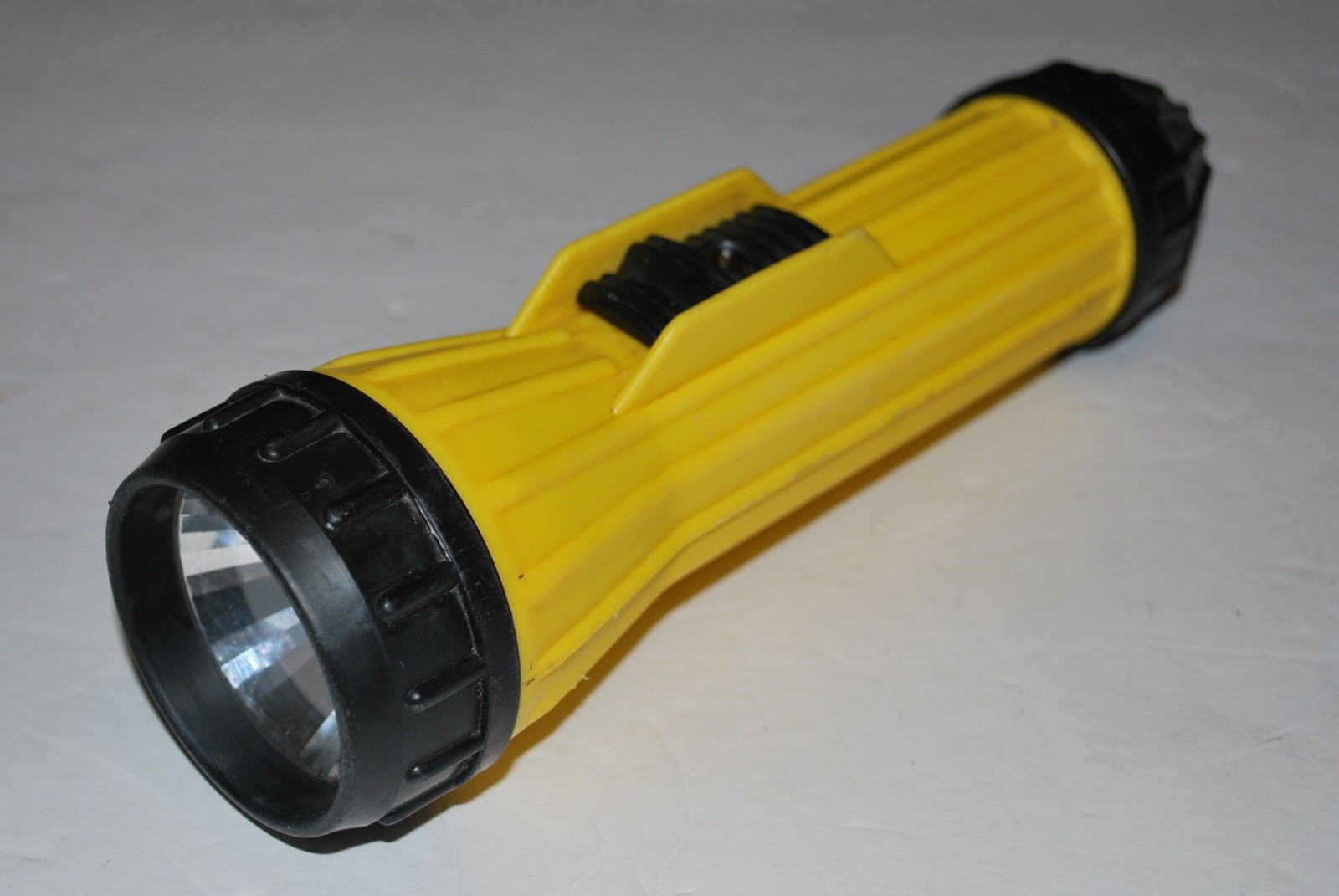 FULTON IND. UL & MSHA SAFETY APPROVED 912 8-1/2" FLASHLIGHT COMMONWEALTH EDISON