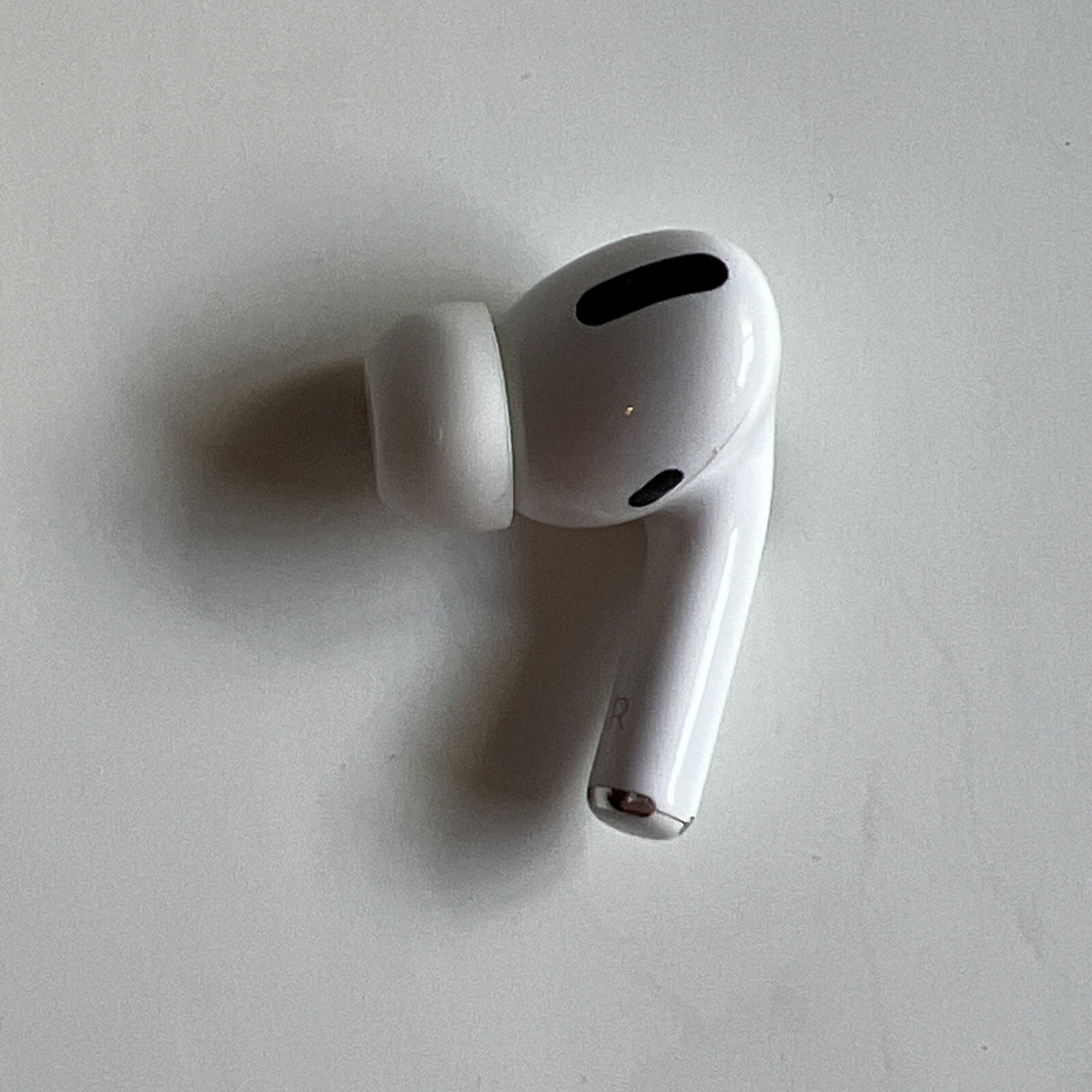 Apple AirPods Pro A2083 Right Earbud - Noise Cancellation Static Issue - Read