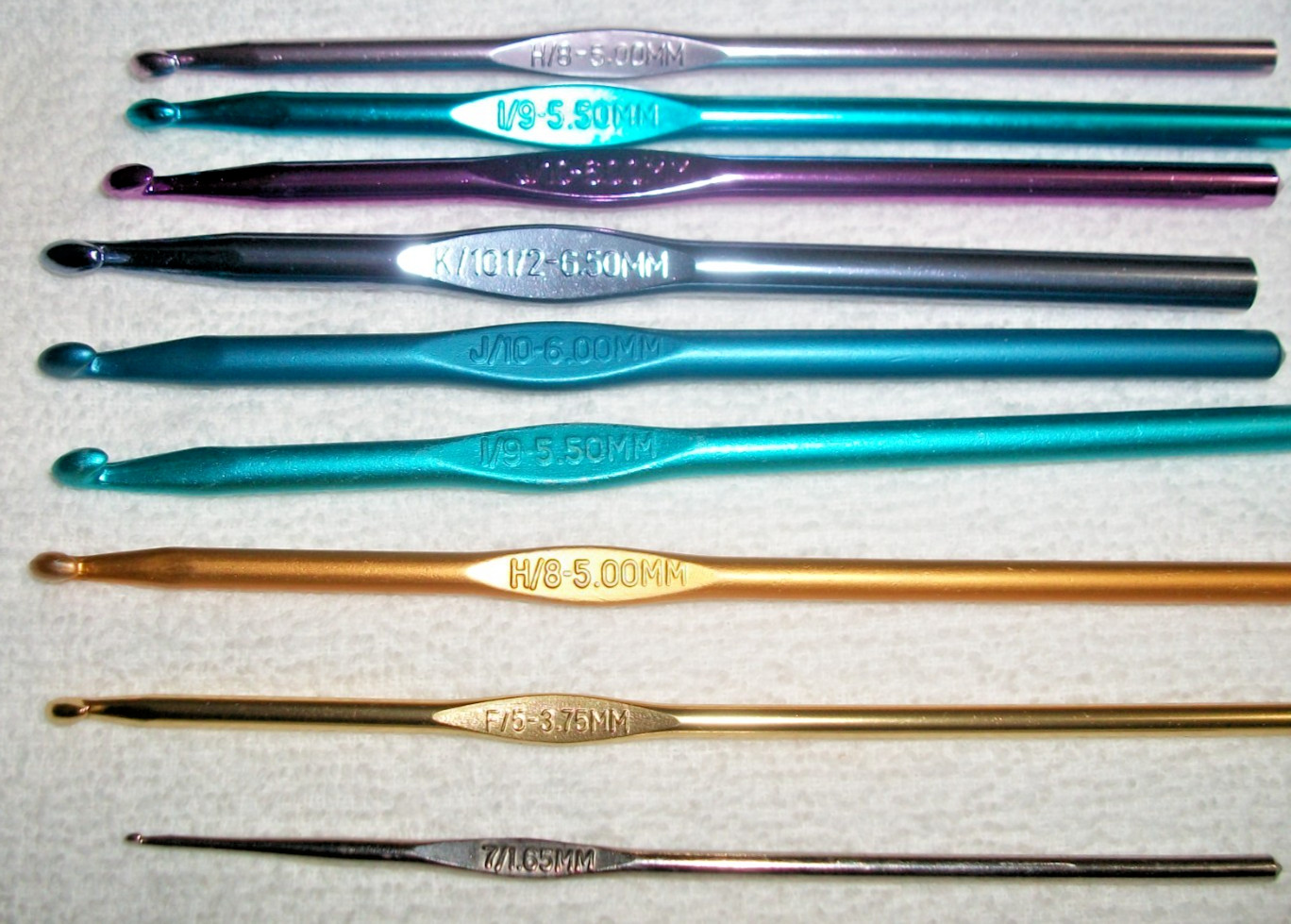 Vintage lot of 9  - BOYE -  Crochet hooks (sizes- they are - mm ) Made in U.S.A.