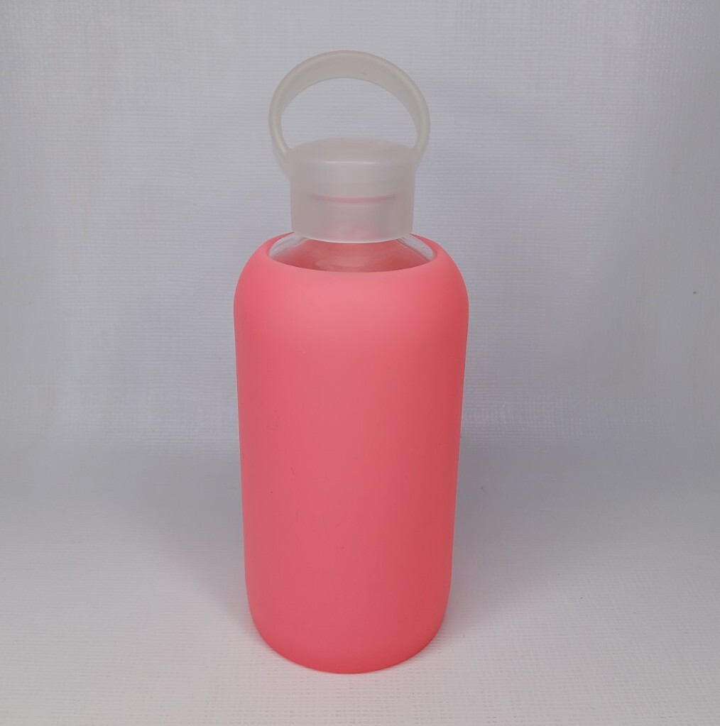 16 Oz. bkr Classic Glass Water Bottle Pink Silicone Cover