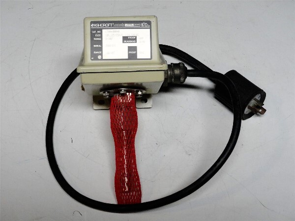 ASHCROFT ~ Explosion Proof Temperature Sensor ~ LTAN4H00040 ~ 10A ~ 0-100° f