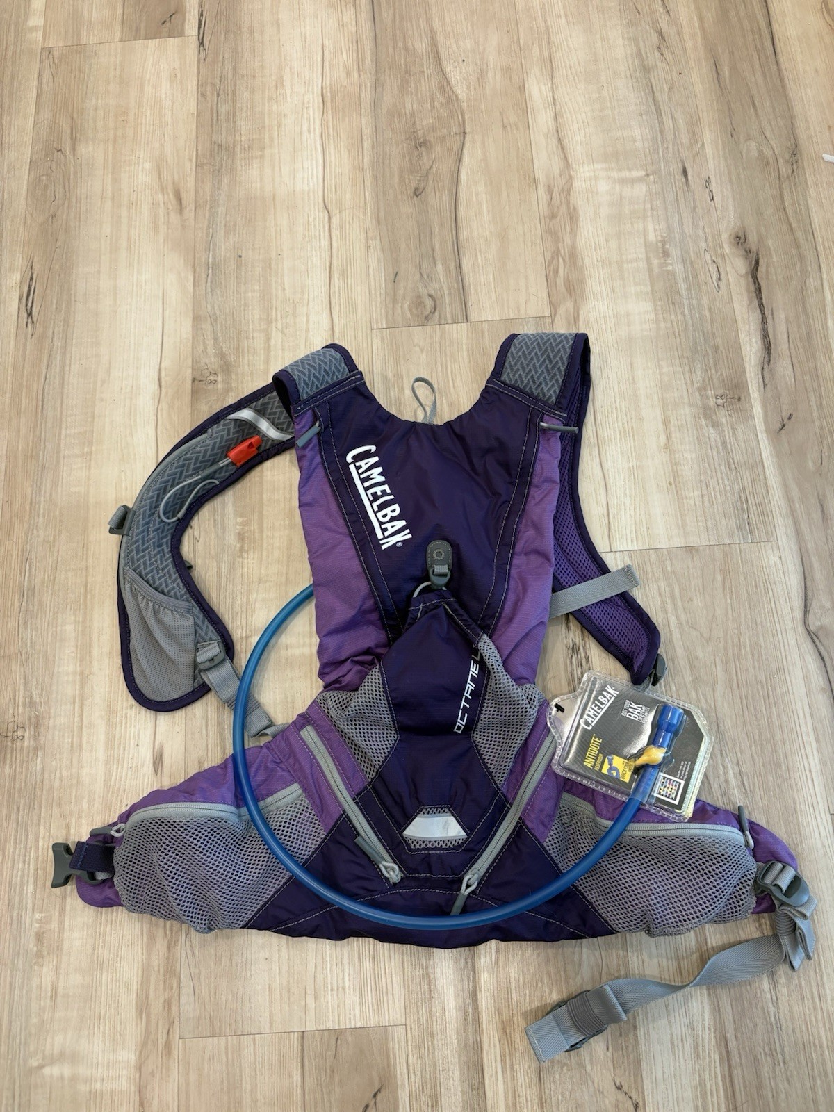 Camelbak Octane LR Hydration Purple & Gray Hydration Pack Vest New W/Bladder