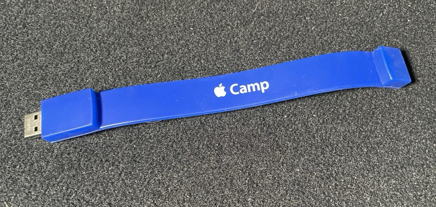  Apple Camp USB Bracelet: Blue (500 MB)