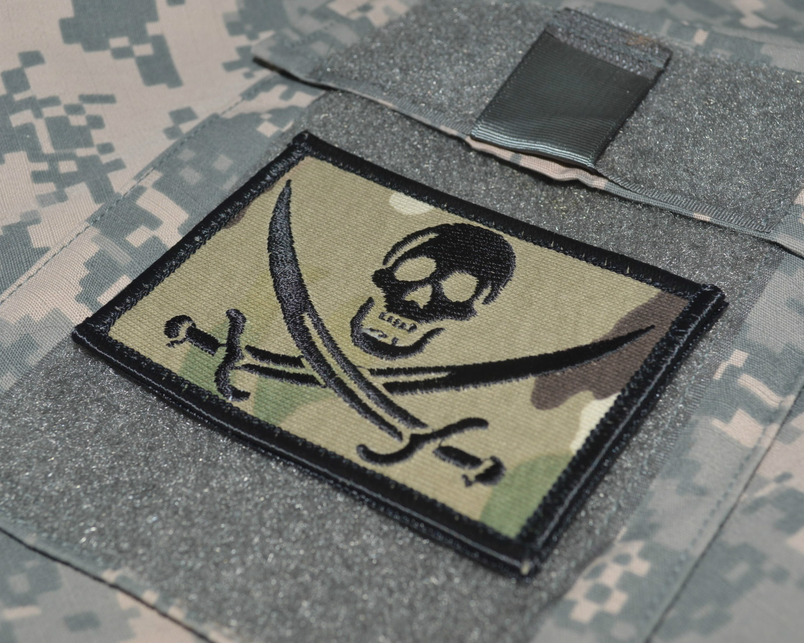DAESH BASHER JSOC USMC GHOST RECON 2-PC: TRUNK MONKEY BRIEF+ PLASTIC BAGGAGE TAG