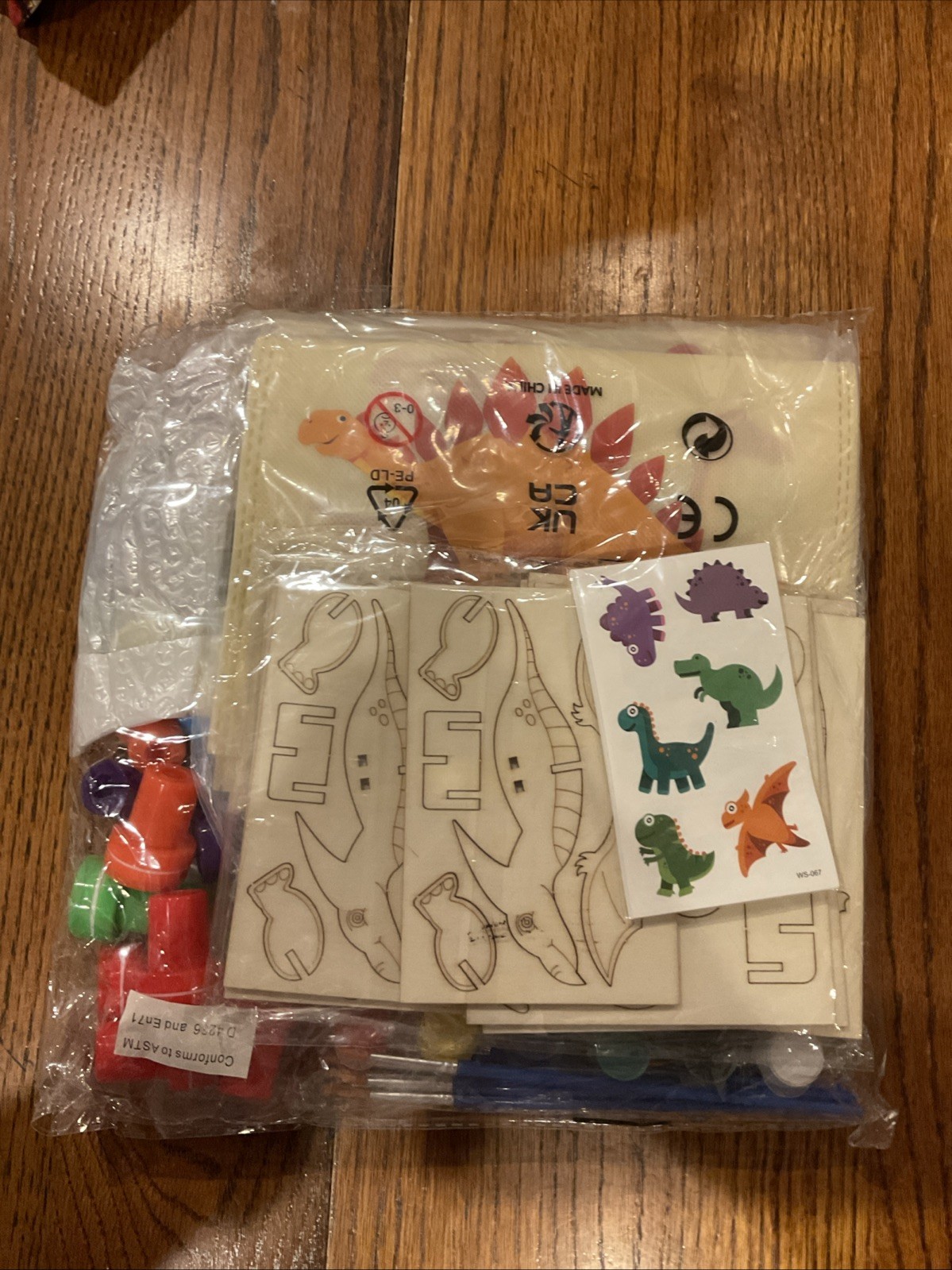 Craft Package with Cloth Bags Wooden Dinosaurs New In Package