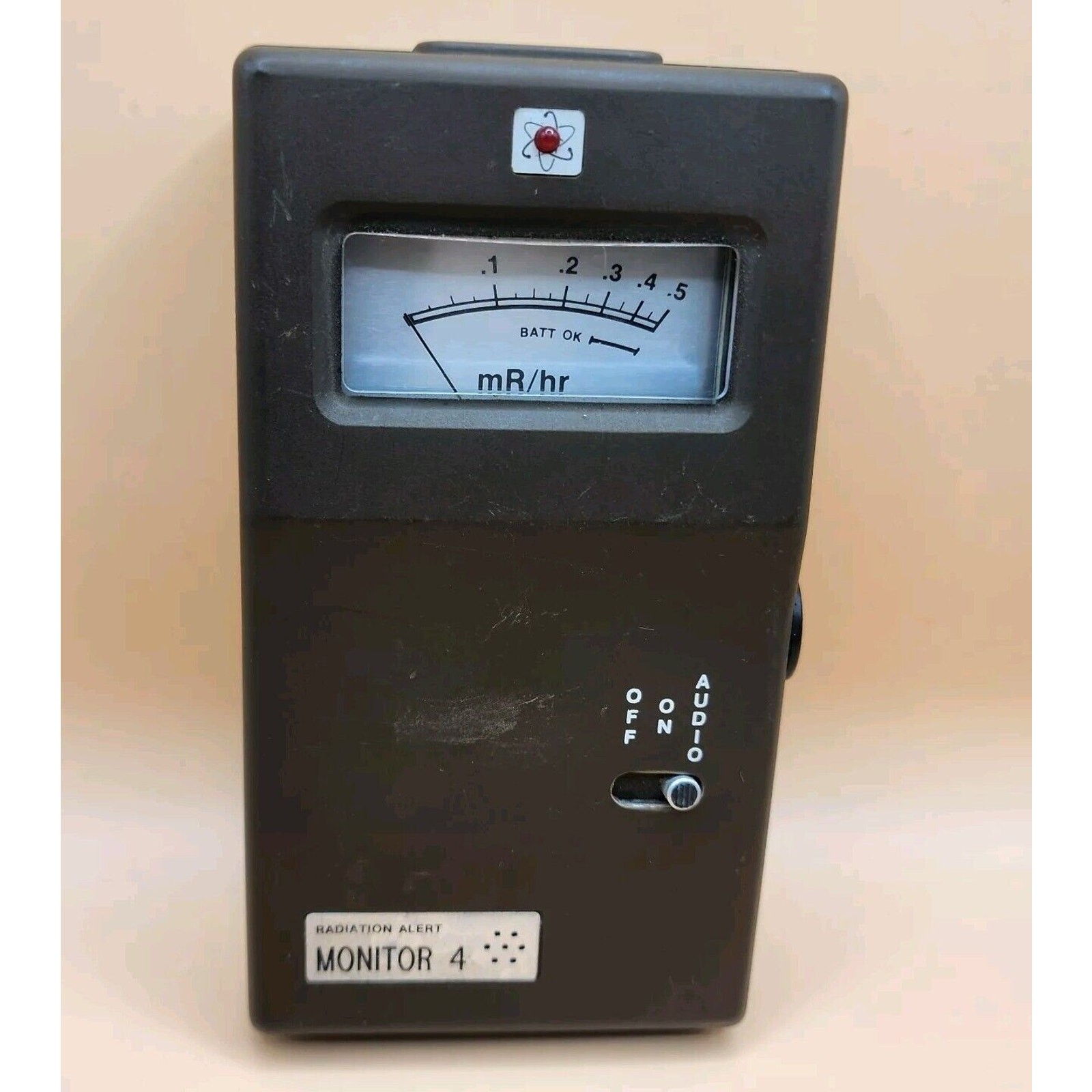 S.E. Radiation Alert MONITOR 4 dosimeter Geiger counter Works 100%