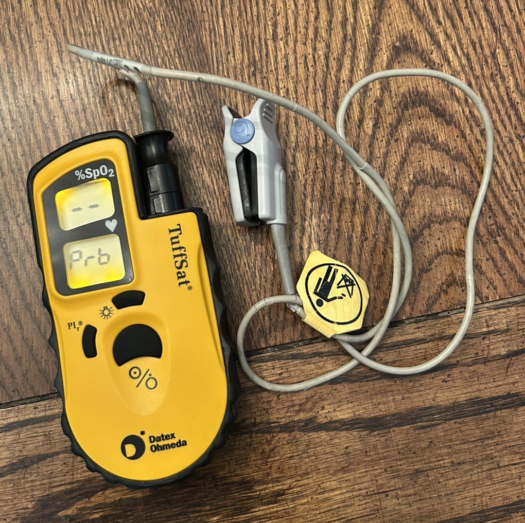 Datex Ohmeda TuffSat SpO2 Handheld Oximeter W/ Finger Sensor OxyTip WORKING READ