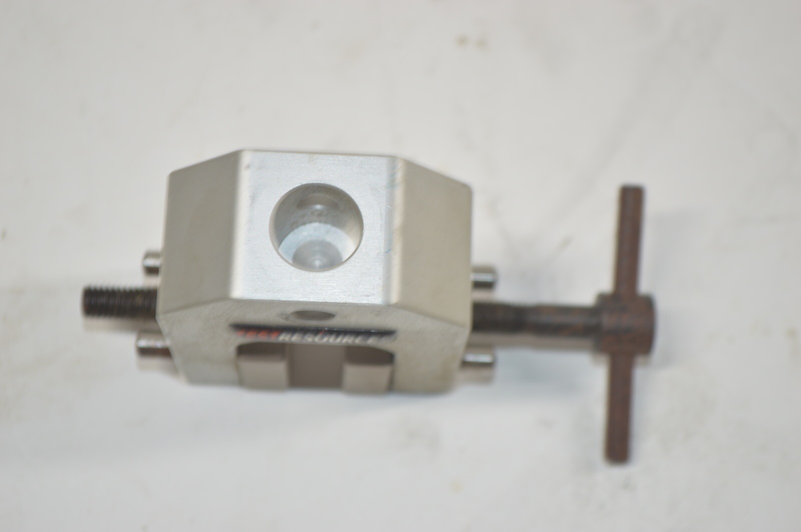 Test Resources Mechanical Grip w/ Pads