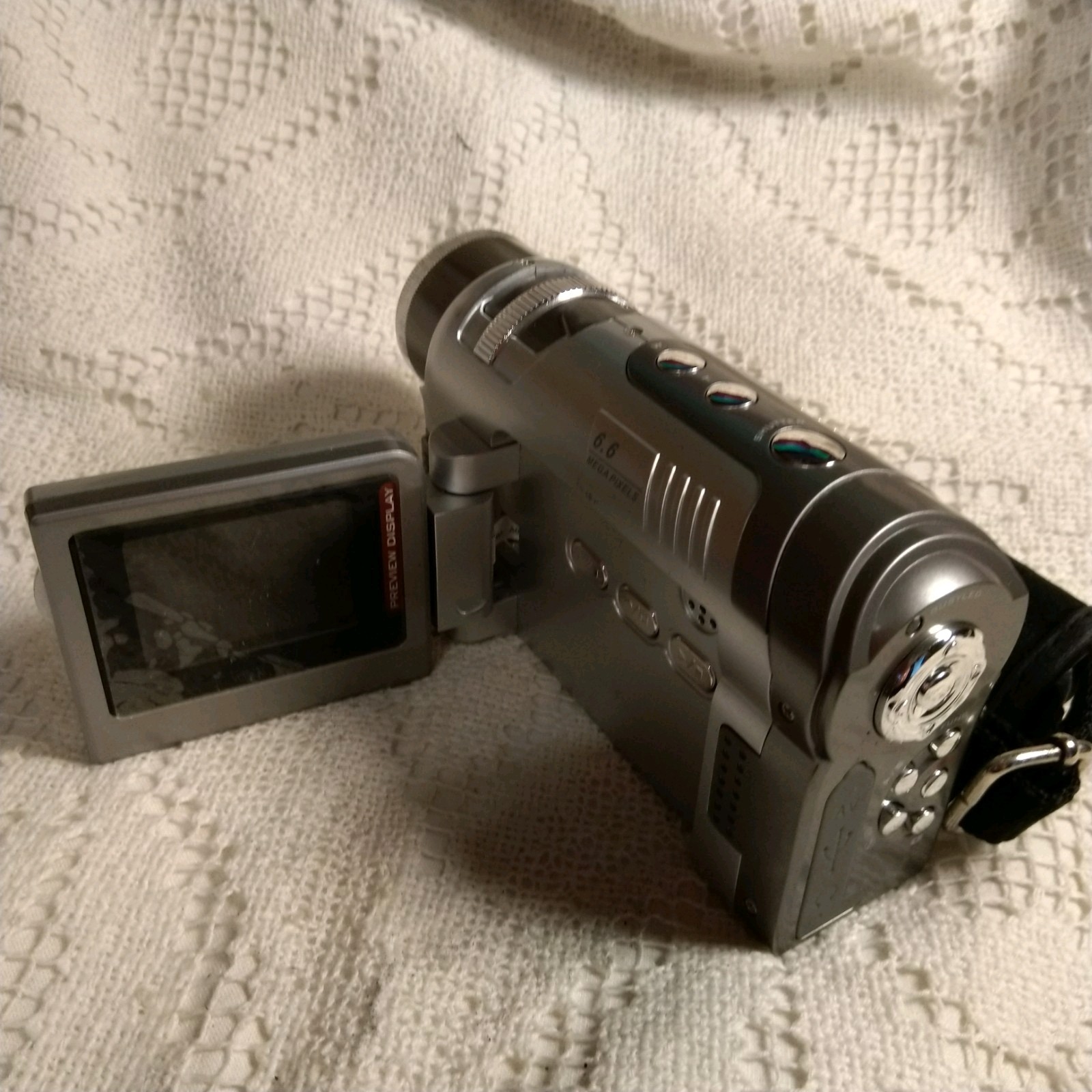 DIGITAL VIDEO 6.6 MEGA PIXEL CAMERA & CASE WIRES BOOKLET CD UNTESTED CLEAN