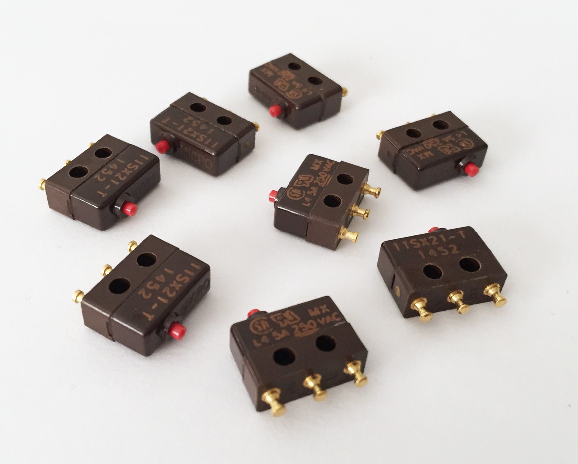 8/LOT * Honeywell Micro Switch 11SX21-T 250 VAC 5A Pin Plunger Actuator