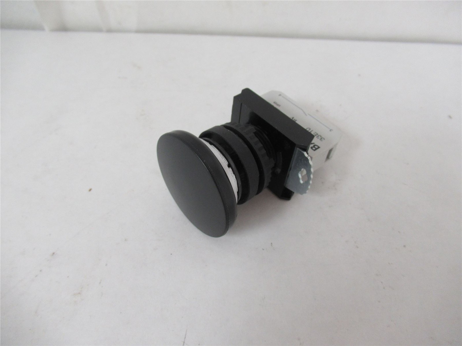 250646 New-No Box; BACO 330000000000 Pushbutton 40mm Mushroom 240V 3A 1(NO)