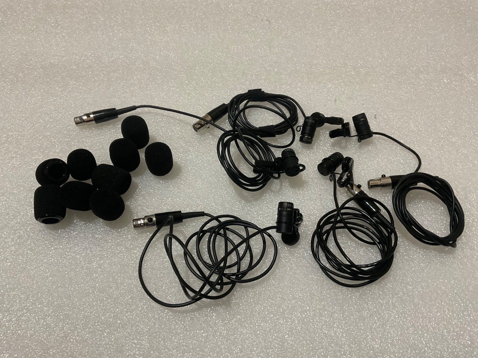 Shure WL185 Cardioid Lavalier Microphone with TA4F  Black(1) (Used.
