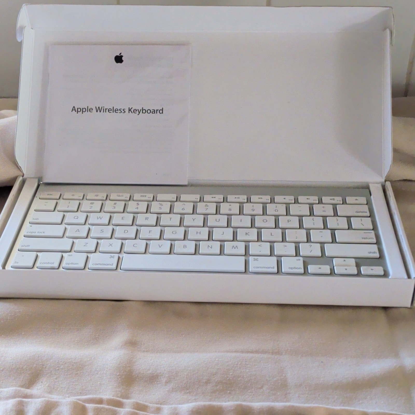 Apple A1314 Wireless Compact Keyboard w/ Built-In Battery English